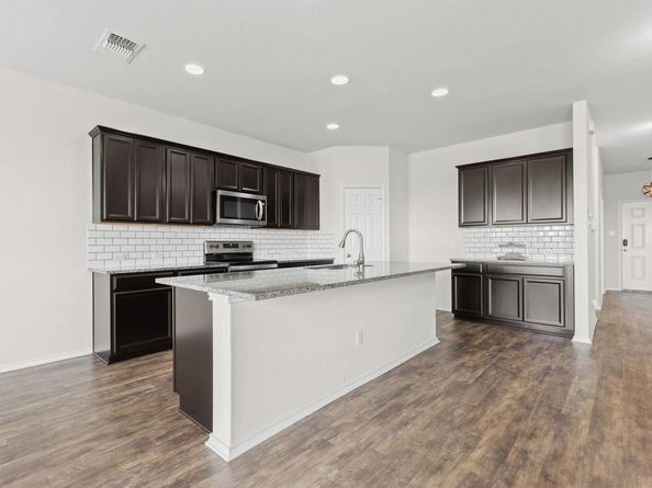 709 Hummingbird LN, Leander TX 78641