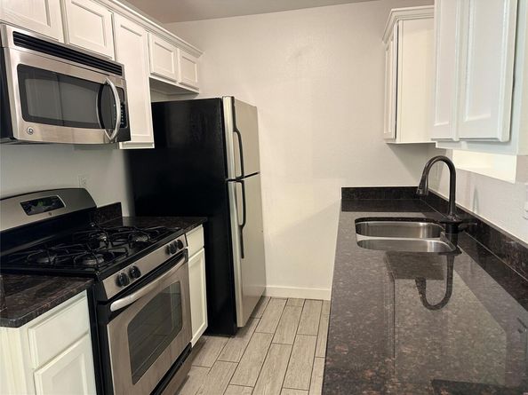 1307 Norwalk LN 102, Austin TX 78703