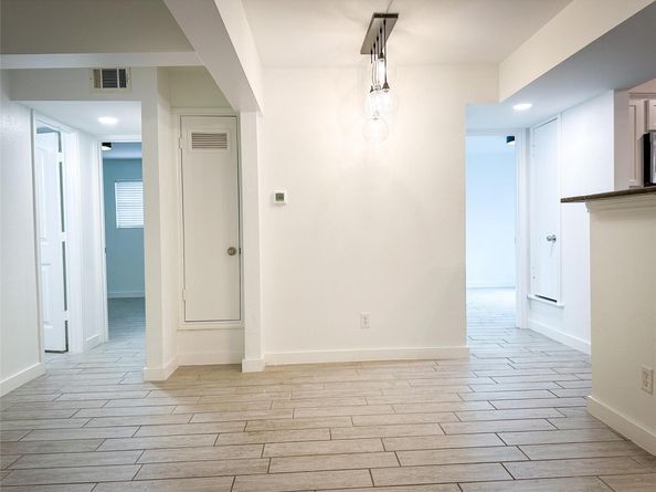 1307 Norwalk LN 102, Austin TX 78703