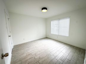 1307 Norwalk LN 102, Austin TX 78703