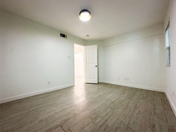 1307 Norwalk LN 102, Austin TX 78703