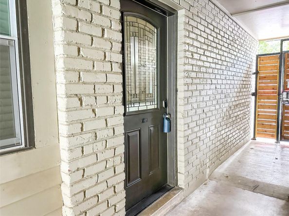 1307 Norwalk LN 102, Austin TX 78703