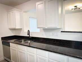 1307 Norwalk LN 102, Austin TX 78703