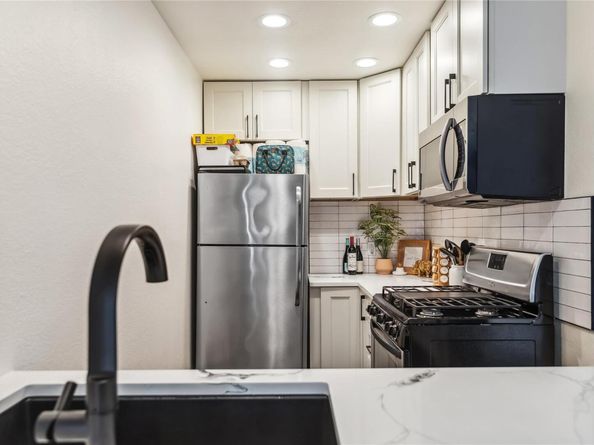 1313 E 52nd ST 101, Austin TX 78723