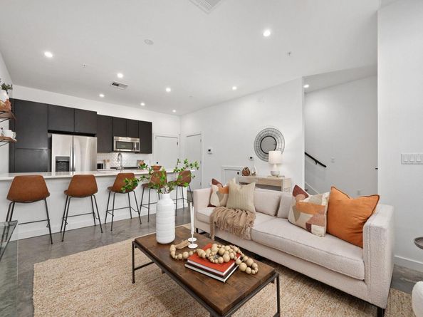 1931 E 38 1/2 St 43, Austin TX 78723