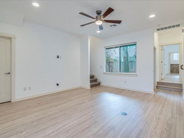 4006 Valley View RD B, Austin TX 78704