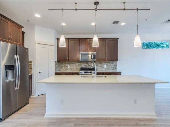 4006 Valley View RD B, Austin TX 78704