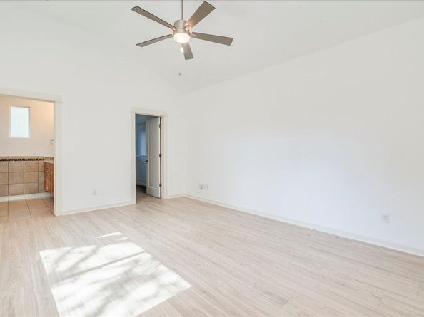 4006 Valley View RD B, Austin TX 78704