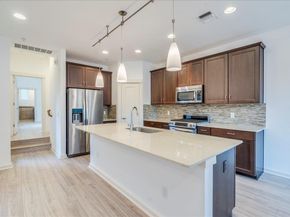 4006 Valley View RD B, Austin TX 78704