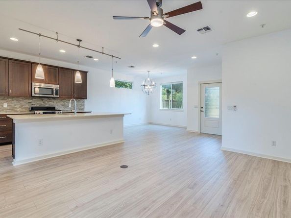 4006 Valley View RD B, Austin TX 78704