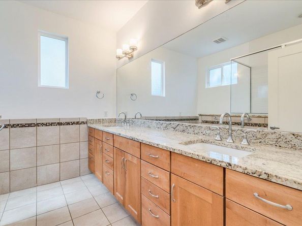 4006 Valley View RD B, Austin TX 78704