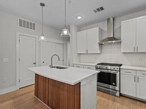 2827 Manor RD 2201, Austin TX 78722