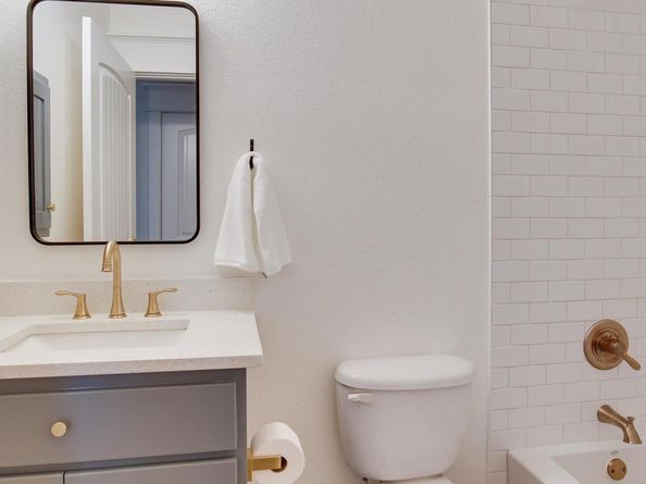 17720 Maritime Point DR 202, Jonestown TX 78645