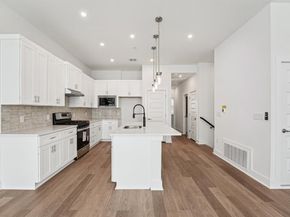 200 W 56th ST 8101, Austin TX 78751