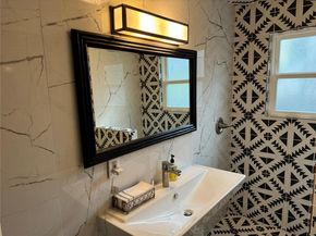 1308 Navasota ST, Austin TX 78702