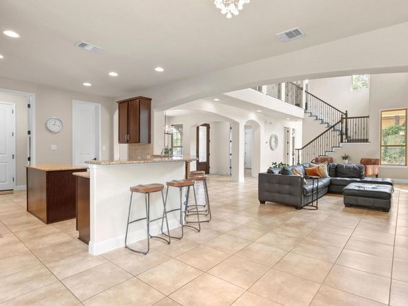 106 Tonkawa TRL W, Austin TX 78738