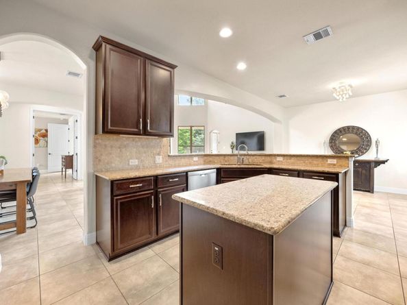 106 Tonkawa TRL W, Austin TX 78738