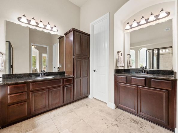 106 Tonkawa TRL W, Austin TX 78738