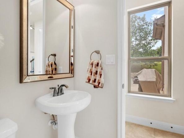 106 Tonkawa TRL W, Austin TX 78738