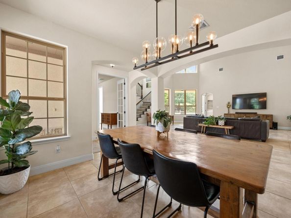 106 Tonkawa TRL W, Austin TX 78738