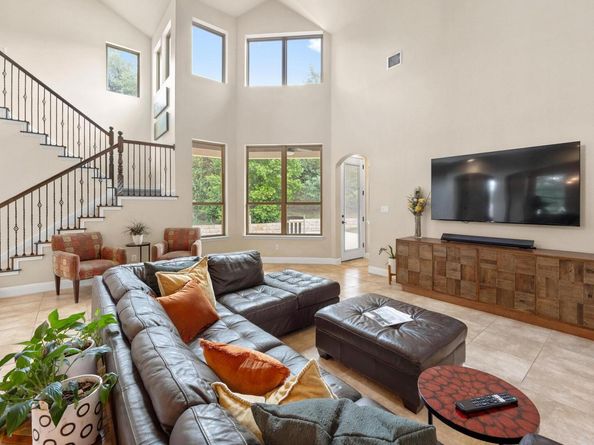 106 Tonkawa TRL W, Austin TX 78738