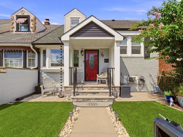 29 Parkside Lane, Bayonne NJ 07002
