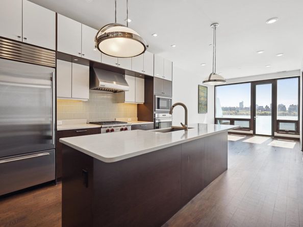 9 Somerset Lane 605, Edgewater NJ 07020