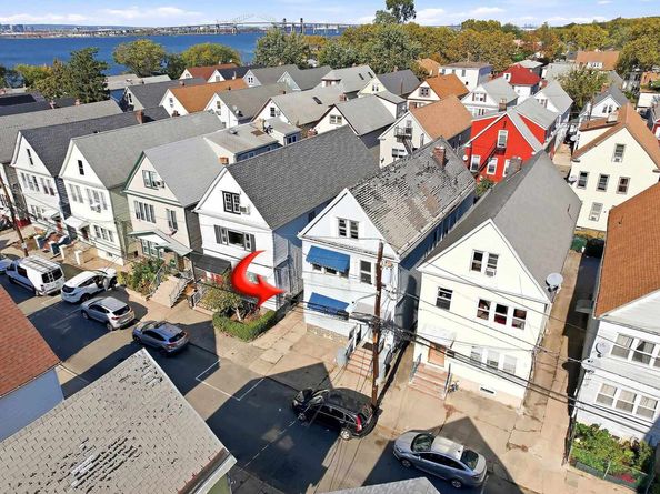 15 Newark Bay Ct, Bayonne NJ 07002