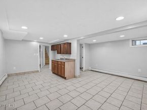 28 Willow St, Bayonne NJ 07002