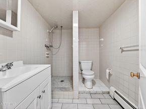 28 Willow St, Bayonne NJ 07002