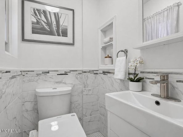 28 Willow St, Bayonne NJ 07002