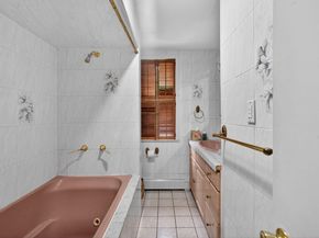 20 75th St, North Bergen NJ 07047