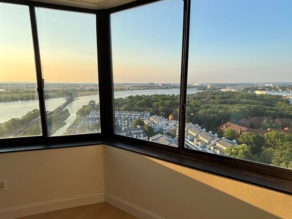 1740 Harmon Cove Tower 1740, Secaucus NJ 07094