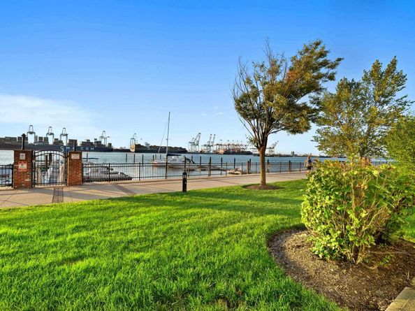 4 Boatworks Dr, Bayonne NJ 07002