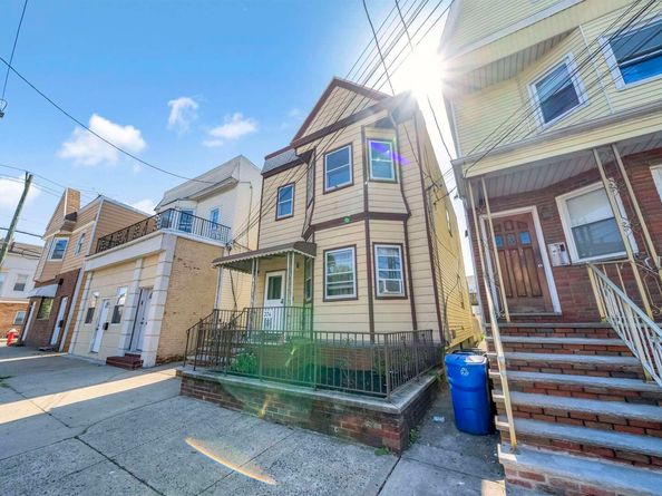 374 Avenue C, Bayonne NJ 07002
