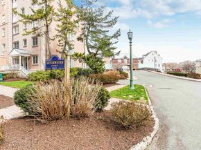 207 Shearwater Ct West 31, Jersey City NJ 07305