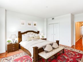 207 Shearwater Ct West 31, Jersey City NJ 07305