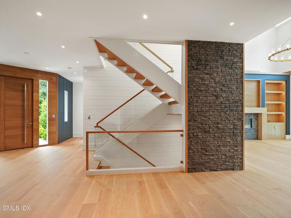 25 Dialstone Lane, Riverside CT 06878