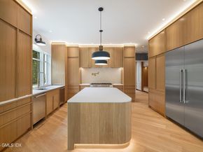 25 Dialstone Lane, Riverside CT 06878
