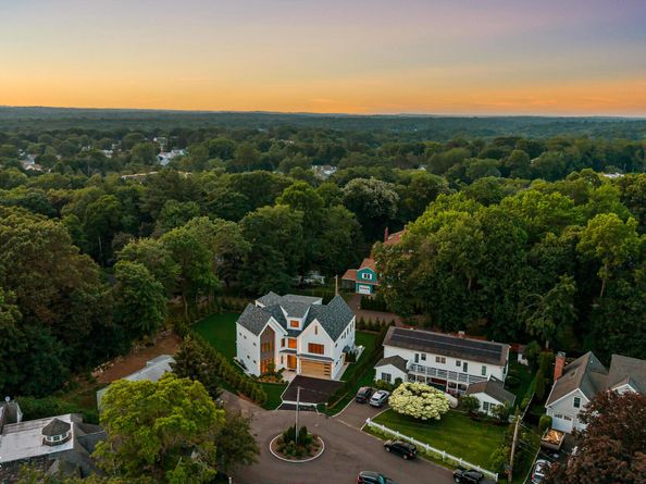 25 Dialstone Lane, Riverside CT 06878