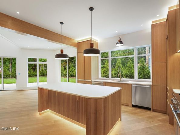 25 Dialstone Lane, Riverside CT 06878