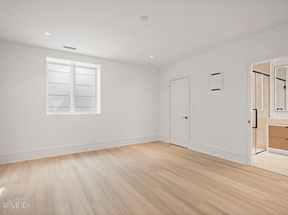 25 Dialstone Lane, Riverside CT 06878