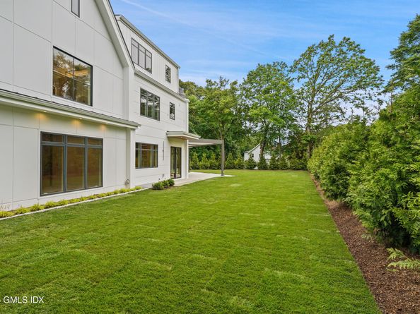 25 Dialstone Lane, Riverside CT 06878