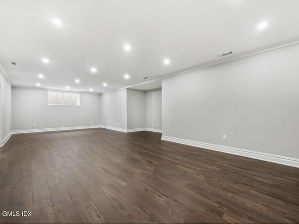11 Valleywood Road, Cos Cob CT 06807