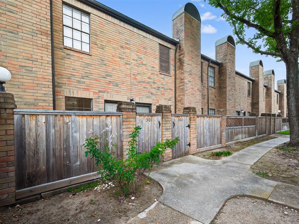 9850 Pagewood Lane 301, Houston TX 77042