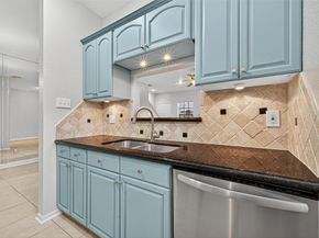 9850 Pagewood Lane 301, Houston TX 77042