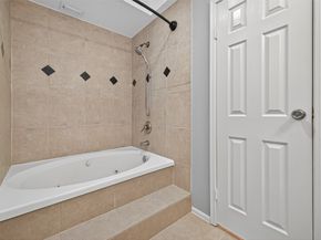 9850 Pagewood Lane 301, Houston TX 77042