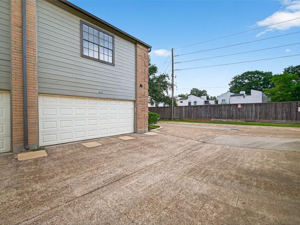 9850 Pagewood Lane 301, Houston TX 77042