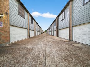9850 Pagewood Lane 301, Houston TX 77042