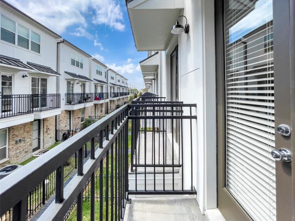 1276 N Post Oak Road B, Houston TX 77055